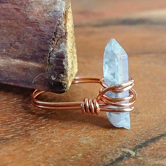 Dyed Lavender Quartz Crystal Beaded Ring, Wire Wrapped, Copper, Size 9 - Picture 2 of 3
